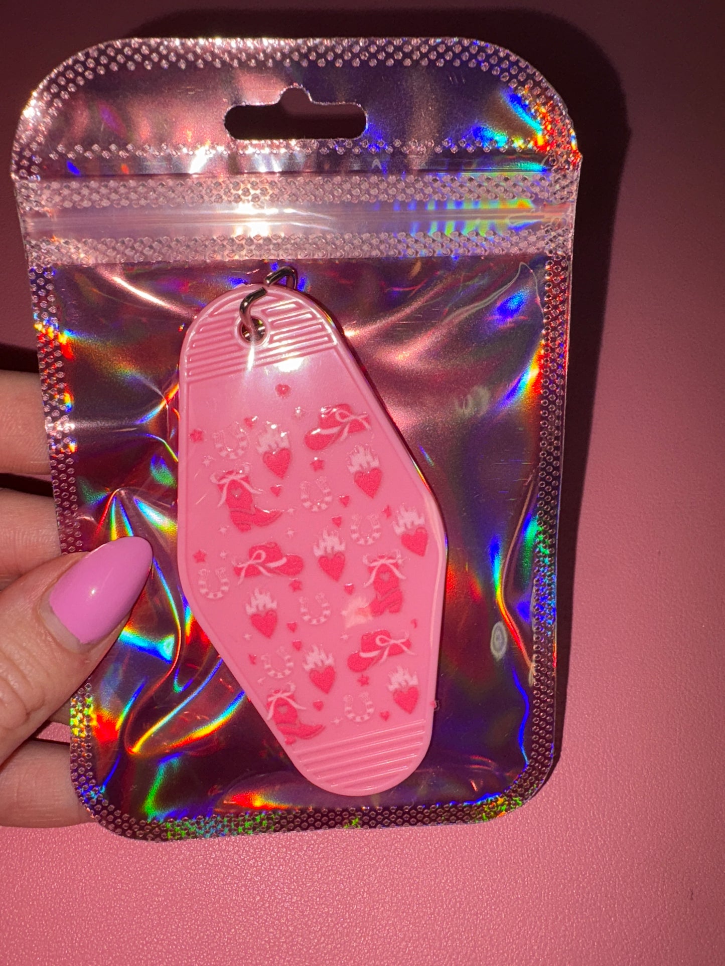 Cowgirl motel keychainđź¤