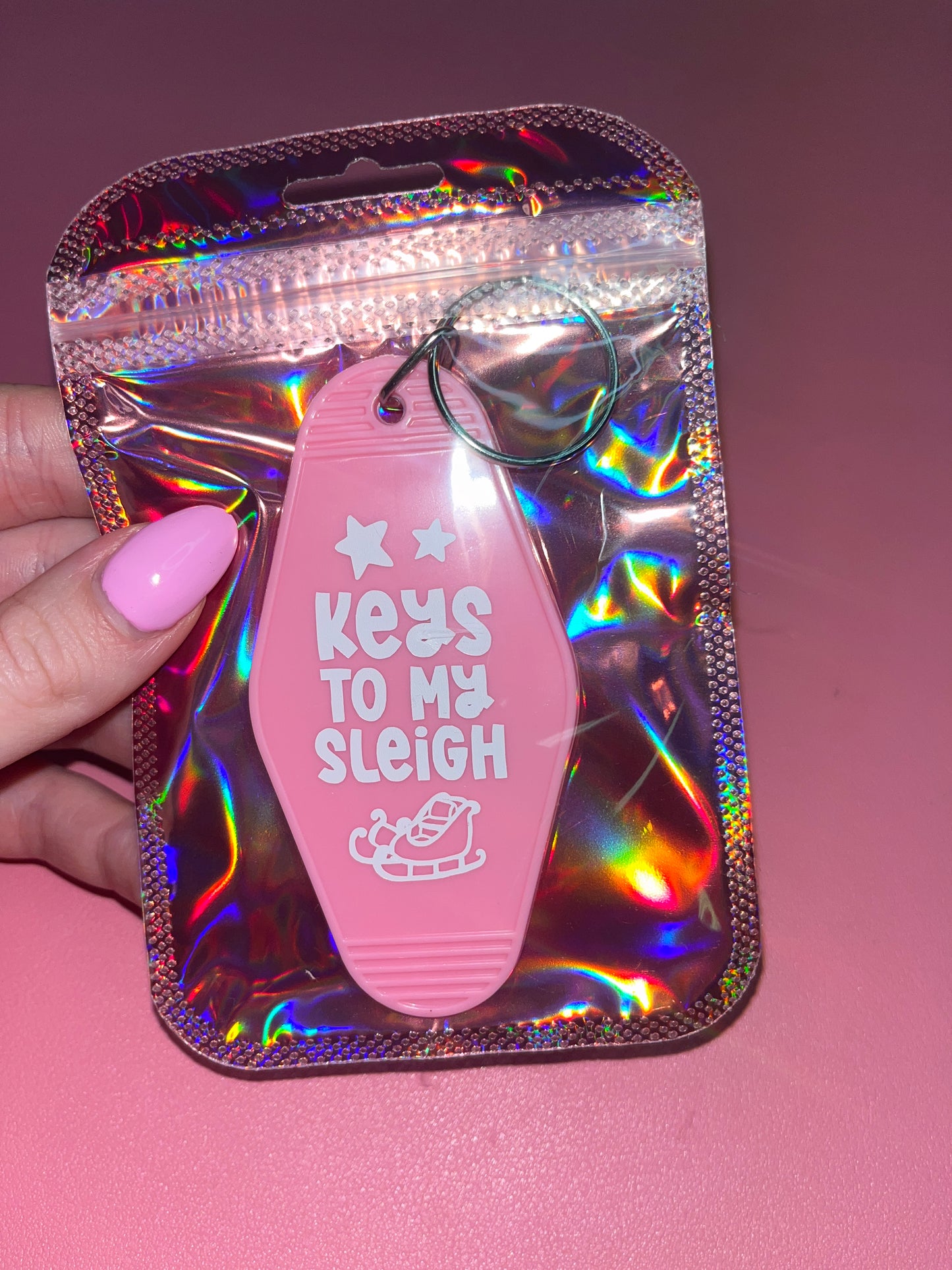 Keys to my sleigh motel keychain🎄