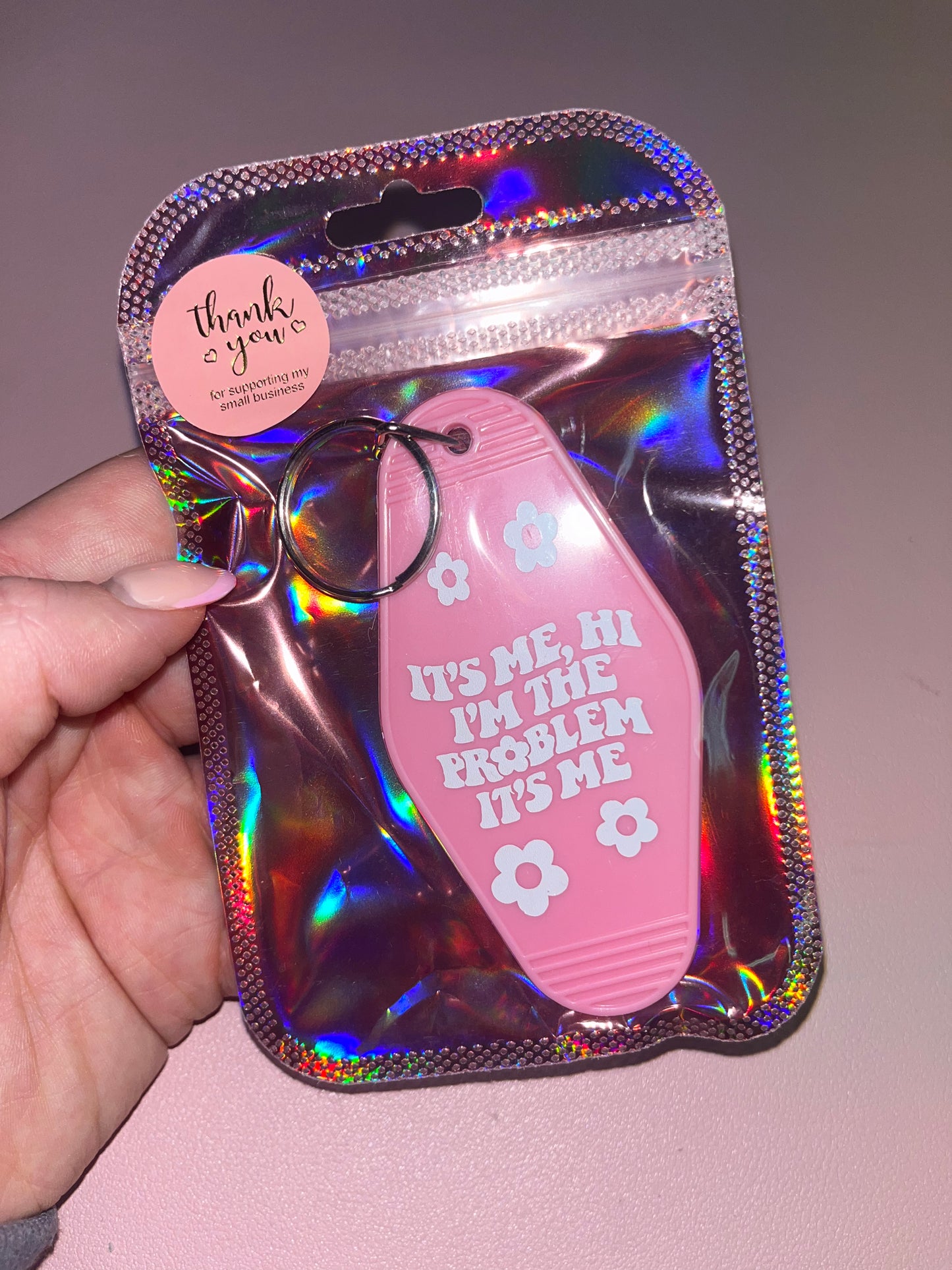 It’s me, hi I’m the problem it’s me✨🌸 Motel keychain💗