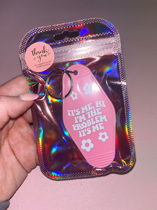 It’s me, hi I’m the problem it’s me✨🌸 Motel keychain💗